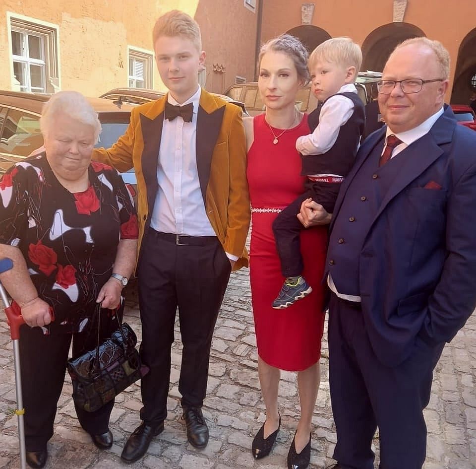 Die Familie hinter Treenity — Annerose, Gregor, Nicole mit Gusti und Torsten